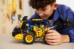LEGO 42209 Volvo L120 Electric Radlader