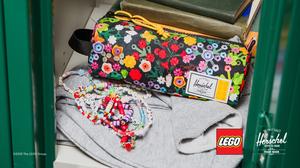 LEGO 5009291 Settlement Pencil Case Little Herschel - Schnitzeljagd-Wiese
