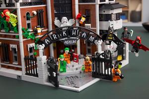 LEGO 76300 Arkham Asylum