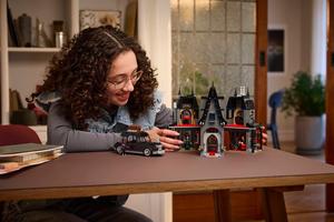 LEGO 76786 Morticias Landhaus